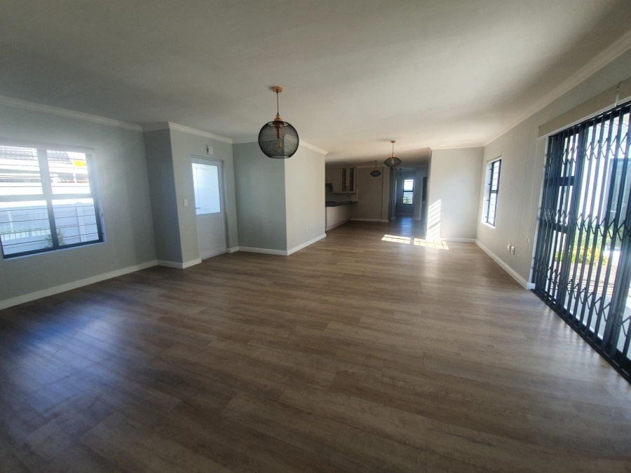 3 Bedroom Property for Sale in Sunningdale Western Cape